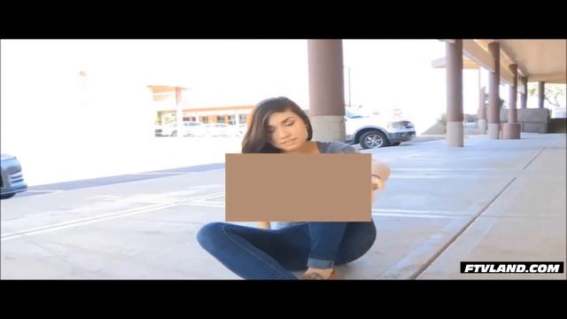 Busty girl flashing boobs in public ! смотреть онлайн