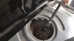 Снимаем модуль топливного насоса на Лада Ларгус