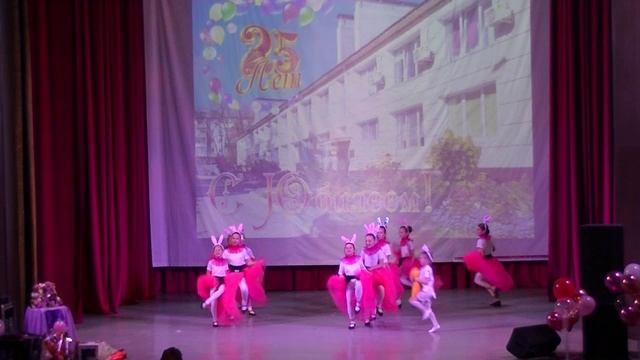 Танцевальный коллектив "NonStop" - "Заячий кан-кан" смотреть онлайн