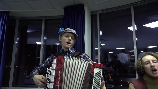 «Спеўны сход» спявае песнi "Народнага альбому" смотреть онлайн