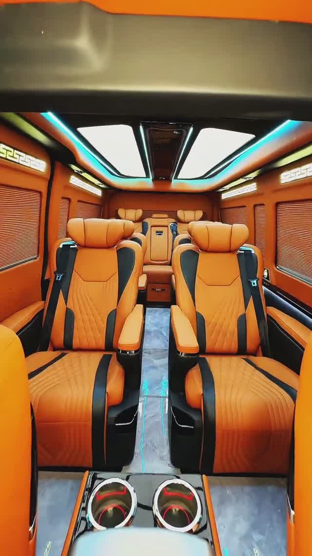 Гипер-роскошный модифицированный представительский фургон Toyota HiAce для VIP-персон. смотреть онлайн