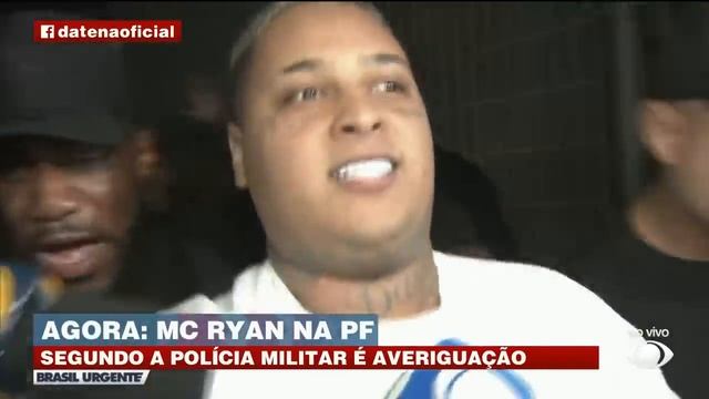 'Tomei enquadro e o carro vai ficar aí', brinca MC Ryan após sair da sede da PF | Brasil Urgente смотреть онлайн