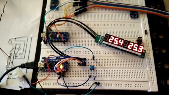 Arduino, MAX7219 and DS18B20 temp sensors смотреть онлайн