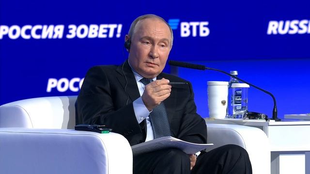 «Совсем недавно было 80, уже меньше 50%»: Владимир Путин поздравил Турцию со снижением инфляции смотреть онлайн