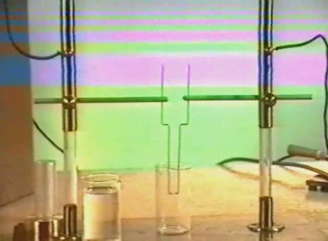 Физика. Опыты. Механика сплошных сред. Сжимаемость жидкости. Искра в жидкости смотреть онлайн