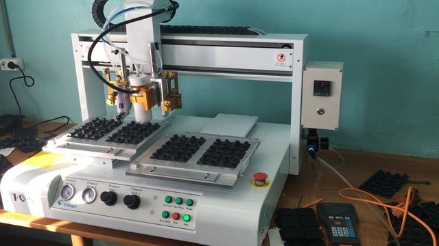 GR300 automatic glue dispneser смотреть онлайн