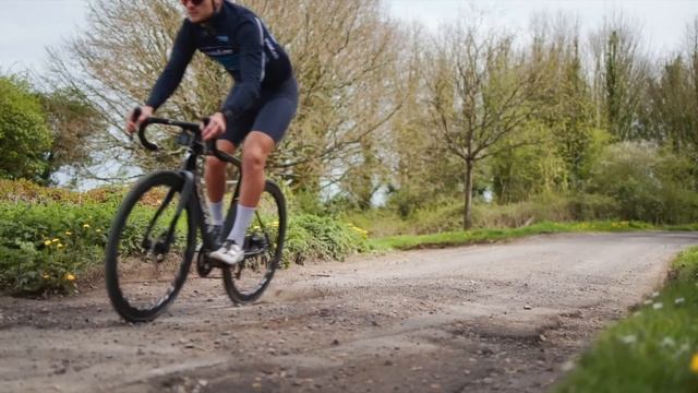 Endurance Bike vs Road Bike Speed Test | Which Is FASTER In The REAL World? смотреть онлайн
