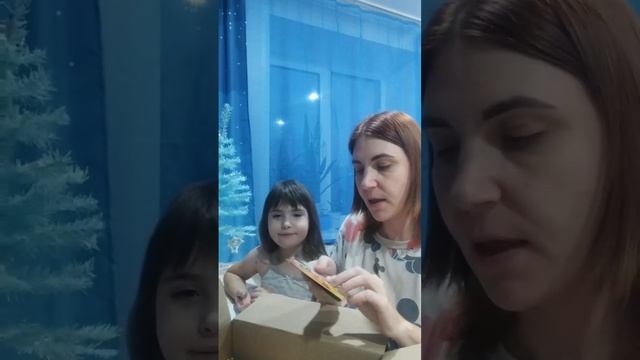 Распаковка заказа по каталогу 16.2024 на семейный номер.mp4 смотреть онлайн