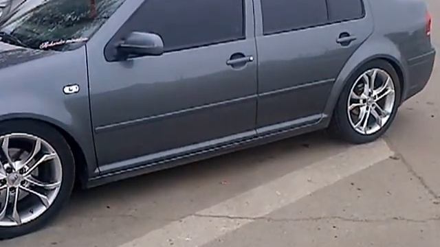 el VW Bora con suspensión neumatica смотреть онлайн
