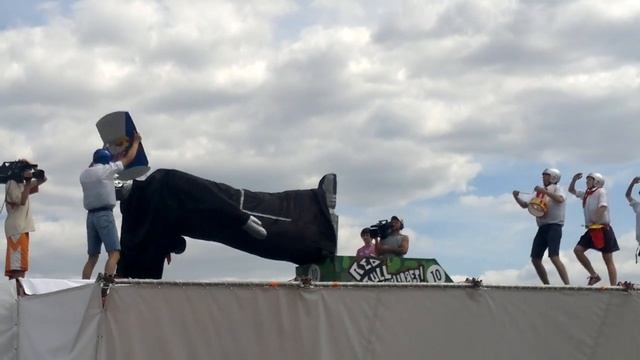 Red Bull Flugtag 2011. Команда Площадь ильича. смотреть онлайн