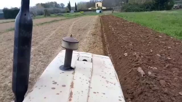 Plowing with Lamborghini R 603 Tractor смотреть онлайн
