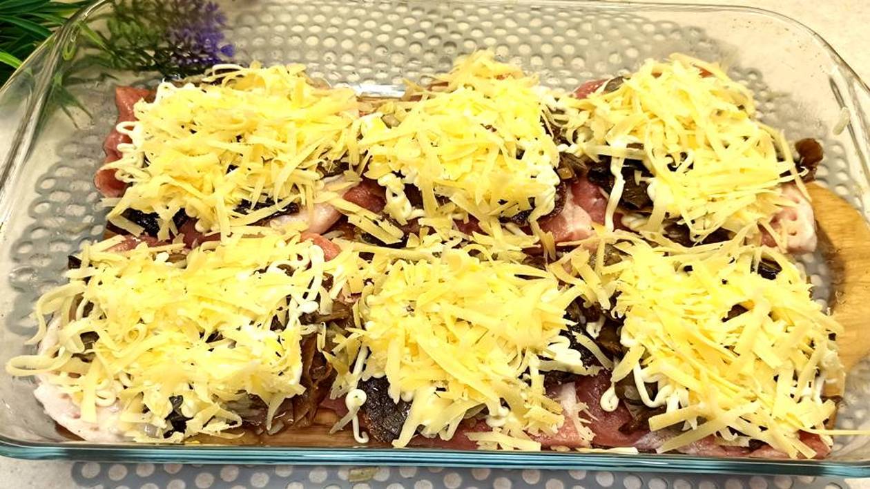 Мясо по-сибирски в духовке порционно. Мясо без картошки с грибами на праздничный стол смотреть онлайн