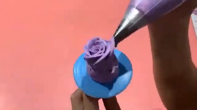 Decorating the cake 🎂украшаем торты 😎den Kuchen dekorieren #kitchen #cake #kuchen смотреть онлайн