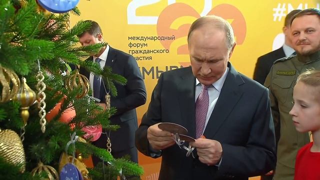 «Ёлка желаний!»: Владимир Путин исполнит новогодние желания трех девочек смотреть онлайн