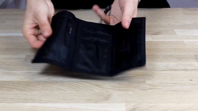 Quiksilver - The Everydaily Tri-Fold Wallet Demo смотреть онлайн