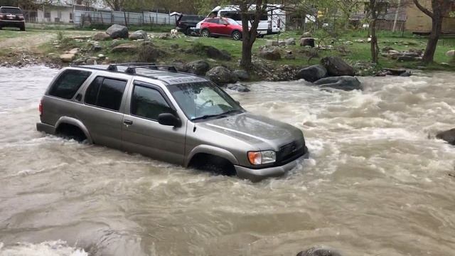 Nissan Pathfinder 3.5 R50 In The River (rkoni Saqartvelo)