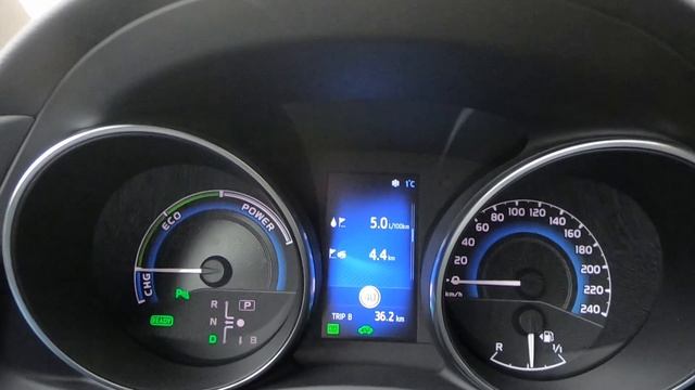 Jazda hybrydą w trybie Power Toyota Auris Hybrid 1.8 Power Mode смотреть онлайн