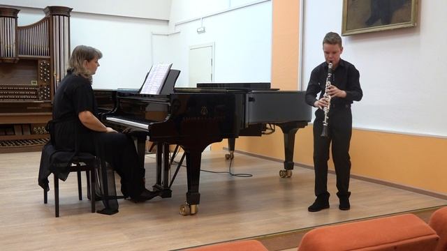 А.Мессаже Конкурсное соло_М. Раухвергер Каприс
Исполняет Платон Маленков, 11 лет