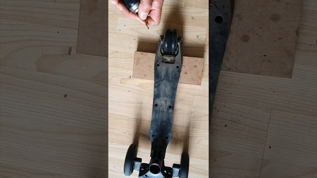 HOW TO REPLACE THE MAXI MICRO SCOOTER BRAKE смотреть онлайн