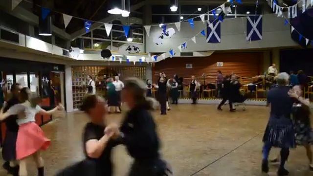 19 Auld Lang Syne + Polka + Walzer смотреть онлайн