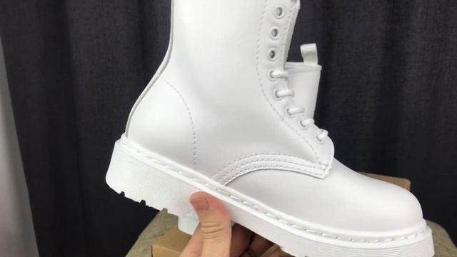 Dr Martens White смотреть онлайн