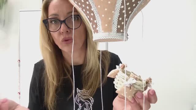 Воздушные шары своими руками. Как быстро прикрепить корзинку. смотреть онлайн