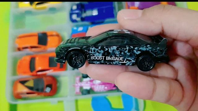 MAINAN ANEKA HOTWHEELS, MOBIL TRUK, MOBIL SPORT, MOBIL KECIL, MAINAN ANAK DI BANYUWANGI смотреть онлайн