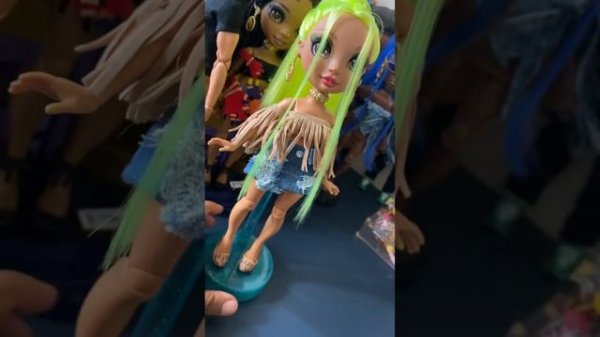 Rainbow High: Karma Nichols Restyle