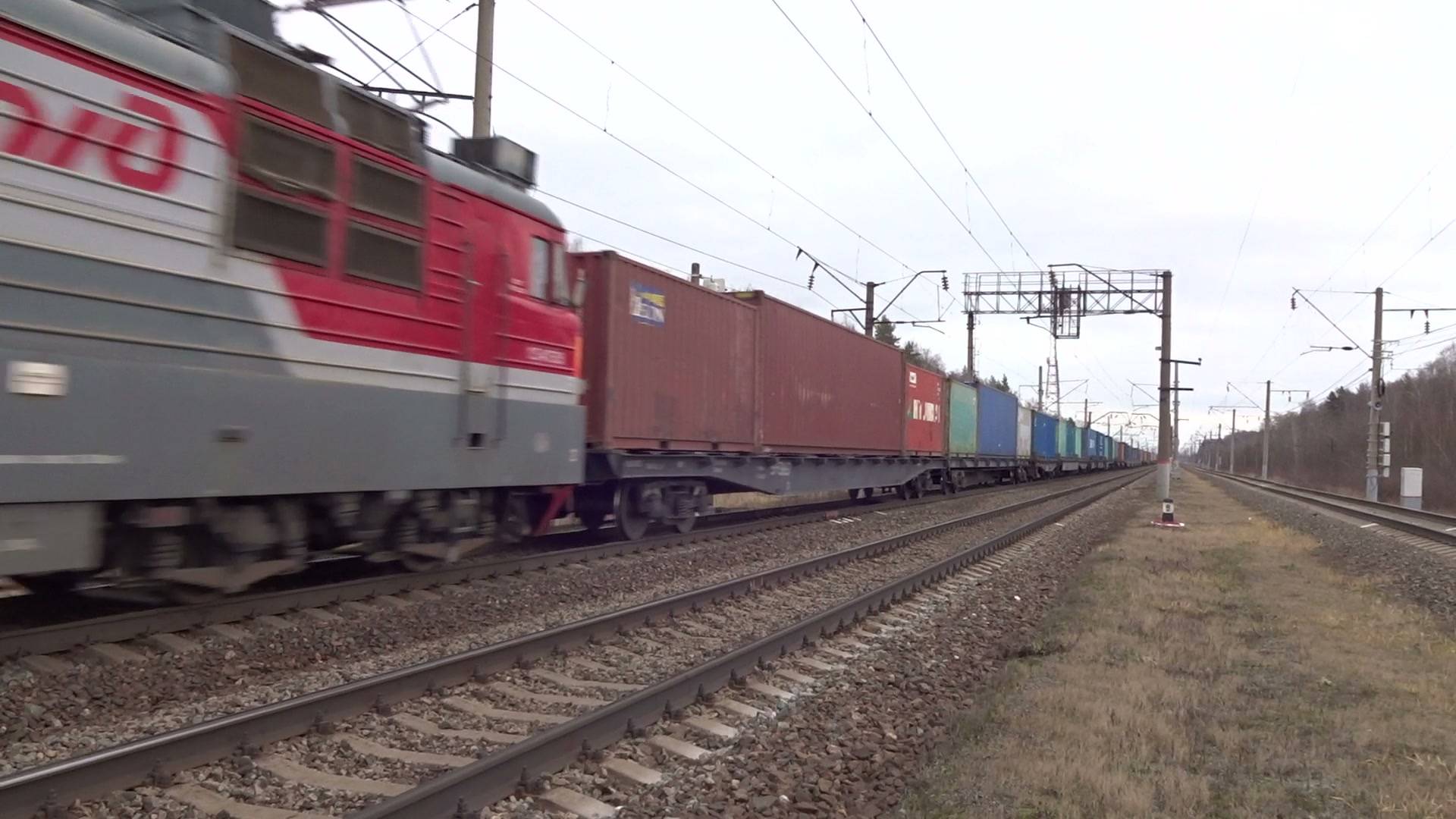 Электровоз ВЛ80с-2025 с контейнерным поездом на перегоне Доскино - Игумново смотреть онлайн
