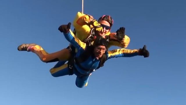 Tandem Sky Dive at Grange Over Sands смотреть онлайн