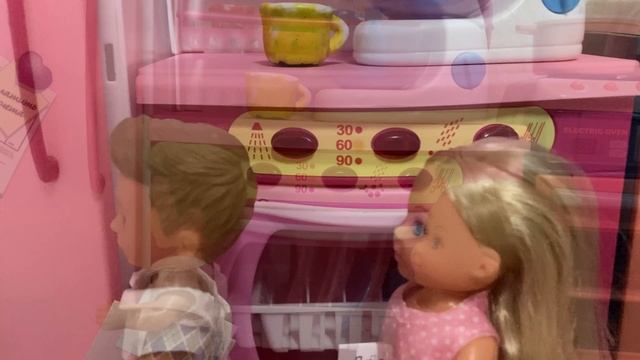 КТО ЗАБРАЛ ПИСЬМО ДЕДУ МОРОЗУ? Про ЕВИ и ТИМА! Веселая семейка Штеффи! Мультики с куклами Барби!