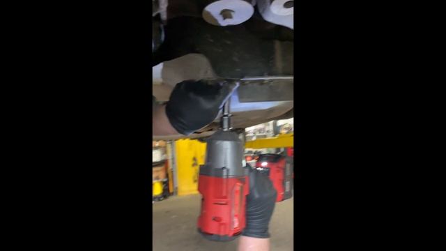 2015 LAND ROVER RANGE ROVER HSE 5.0 SC REAR DIFFERENTIAL (CARRIER) AND DRIVELINE REMOVAL. PT 1 OF 3 смотреть онлайн