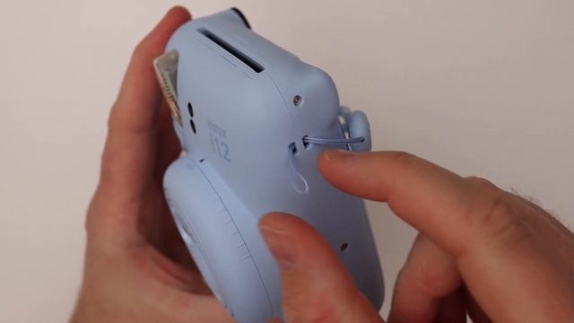Fujifilm Instax Mini 12 HOW TO ATTACH STRAP смотреть онлайн