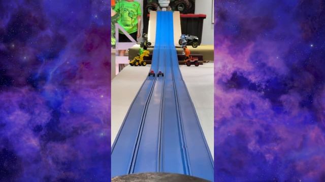 Ultimate Monster Jam Mini Trucks Race смотреть онлайн