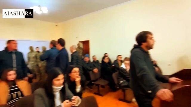 Скандал и потасовка в абхазском суде. смотреть онлайн