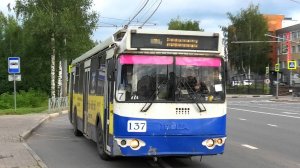 Троллейбус Ярославля  ЗиУ-682Г-016.02 борт. №137 маршрут 7 на остановке "ТК Тандем"
