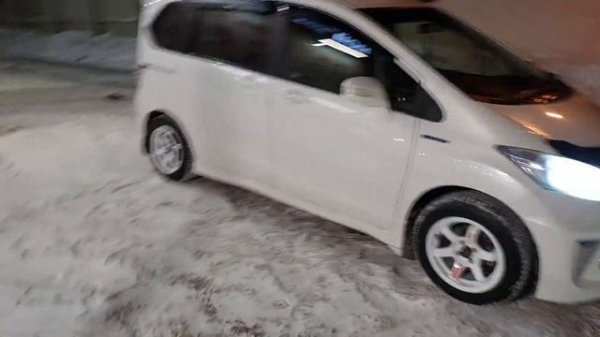 Honda Freed на дисках Rays TE37SL 15x7ET30