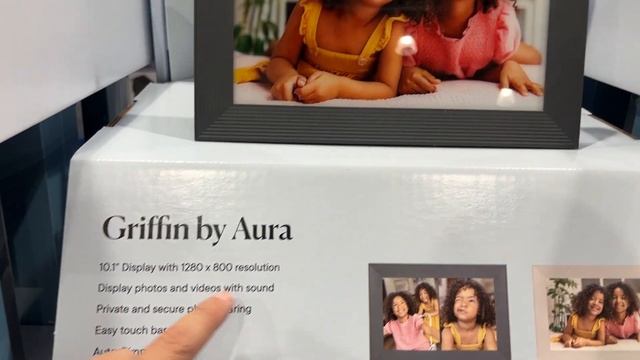 Aura Frames Carver: WiFi Digital Photo Frame Review смотреть онлайн