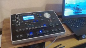 Roland BK 7M sound and accompaniment module demo.