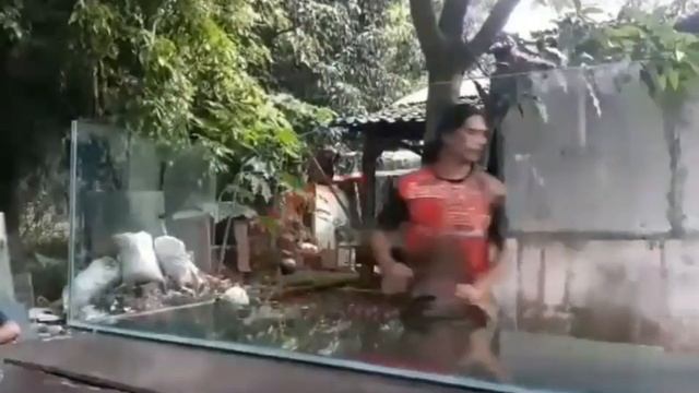 pembuatan aquarium 200x80x80 kaca full 12mili buat bos kita di cikarang смотреть онлайн