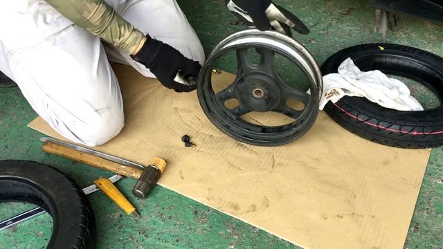 専用道具に頼らないタイヤ交換！ смотреть онлайн