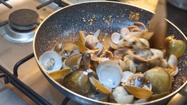 Pasta Vongole #SpaghettiVongole #ClamsPasta #SpaghettiAlleVongole смотреть онлайн