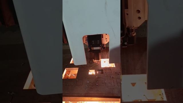 Резка металла на оптоволоконном станке XTC-1530W/6000 Raycus в Калуге смотреть онлайн