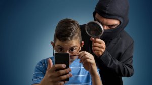 Мошенники читают данные с экрана Вашего телефона