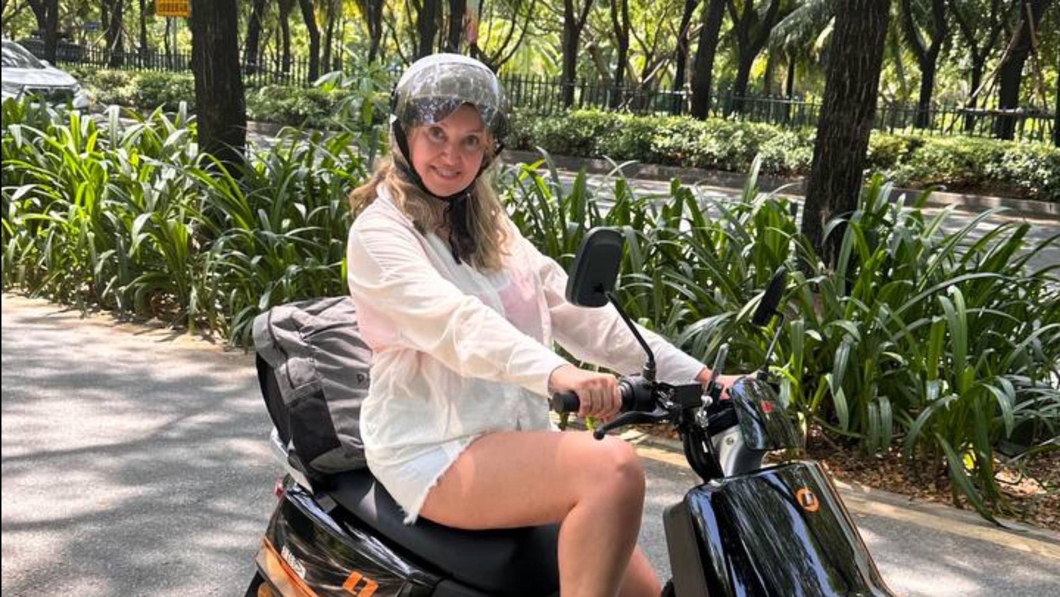 Мы потеряли свой байк на Хайнане… Про езду на байках в Китае и обзор нового пляжа смотреть онлайн