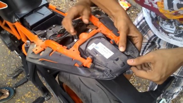 KTM RC390 | RC200 Seat Cowl Removed