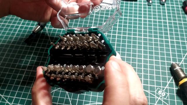 Набор бит SATA 09331 и битодержатель Makita B-66802 смотреть онлайн