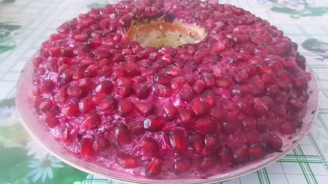 Слоеный Салат Гранатовый Браслет. Пошаговое Приготовление. смотреть онлайн