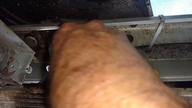 05 sienna radiator swap (pt5)"Swing out Fan Assy/ unscrew Brackets" смотреть онлайн