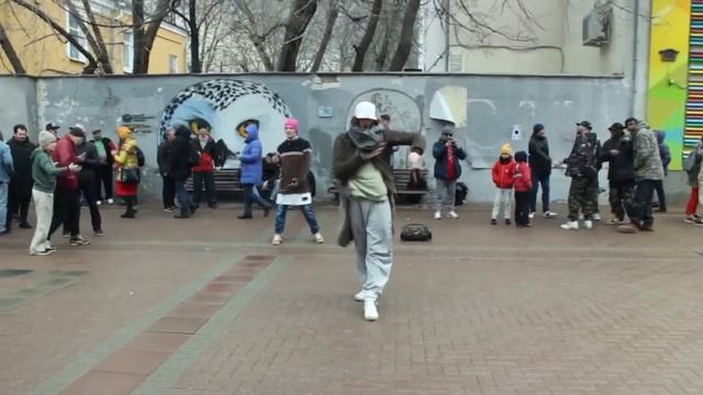 Брейк данс на старом Арбате. 1 апреля 2019. смотреть онлайн